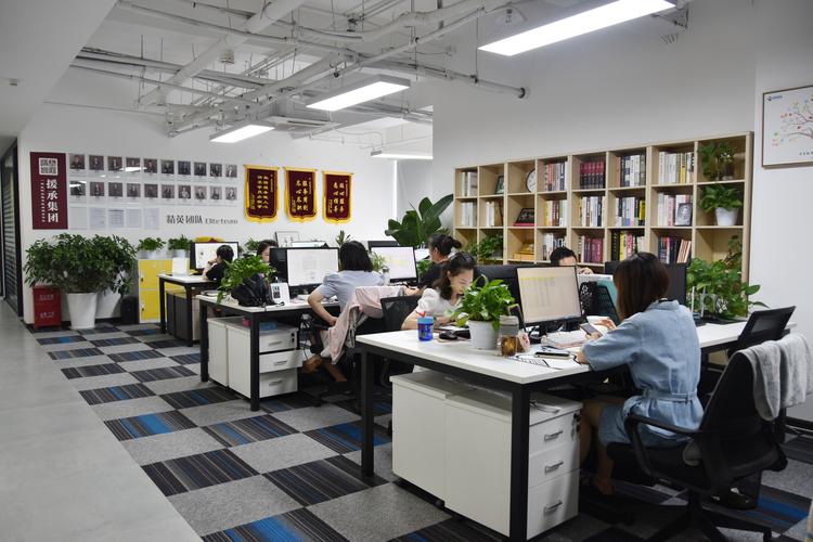 王軍波,公司經(jīng)營范圍包括:一般項目:5g通信技術(shù)服務(wù);軟件